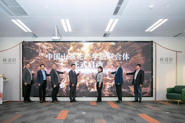 九游娱乐：2024中国皮肤学抗老科技大会暨中国特色植物-山茶花抗老科技论坛在沪召开(图11)