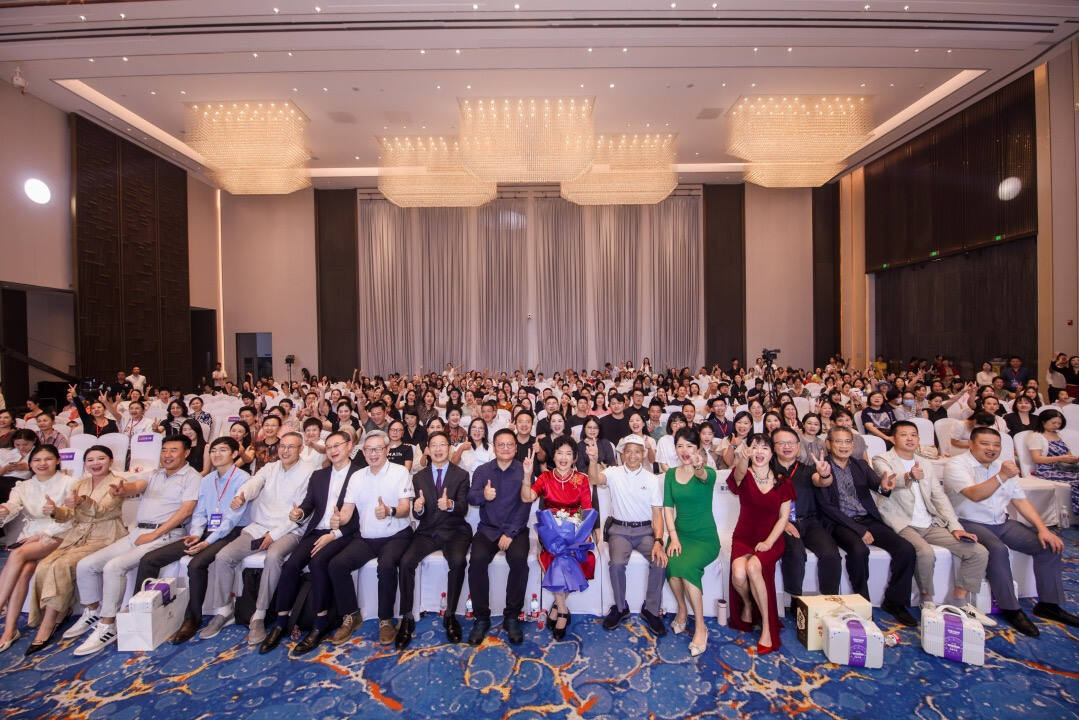 静博士“活到一百岁”AI青春抗衰老大会圆满落幕引领全民健康抗衰新风尚(图2)
