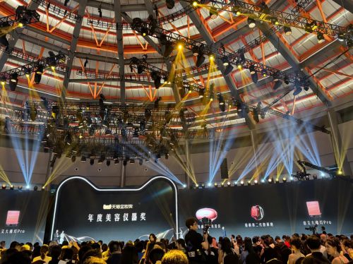 SEAYEO昔又大排灯Pro荣获2024天猫年度美容仪器奖