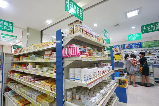九游娱乐文化:跟奶茶店一样多药店也快卷不动了