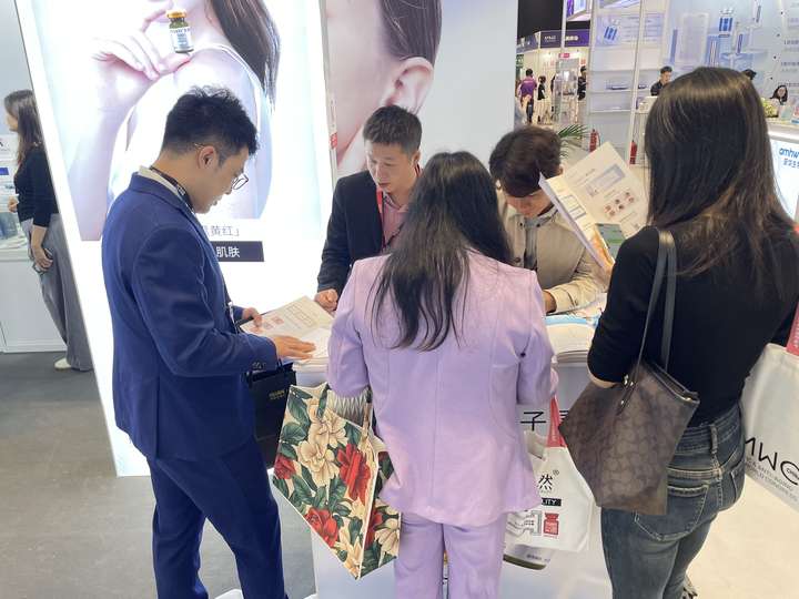 九游娱乐文化：学术聚势“吉”结蓉城2024AMWC大会世界美容抗衰老大会圆满收官(图3)