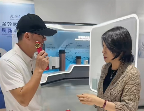 用一星期变漂亮!董明珠示范9800元格力美容仪用法(图2)