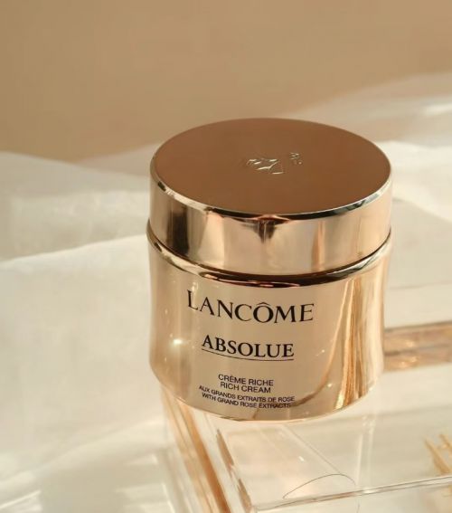 九游娱乐文化：总结：十大最有效抗衰老护肤品总有一款你会喜欢！(图5)