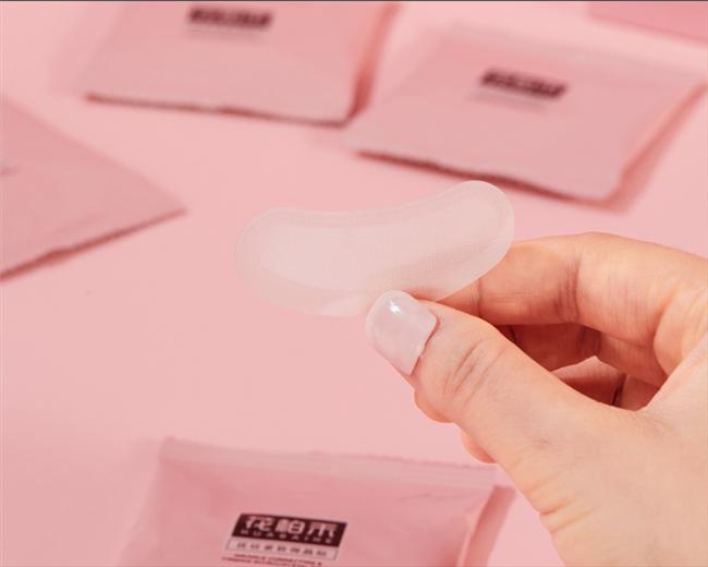 “抗衰”成银发经济焦点花柏禾崛起为国产护肤“闪耀之星”(图2)