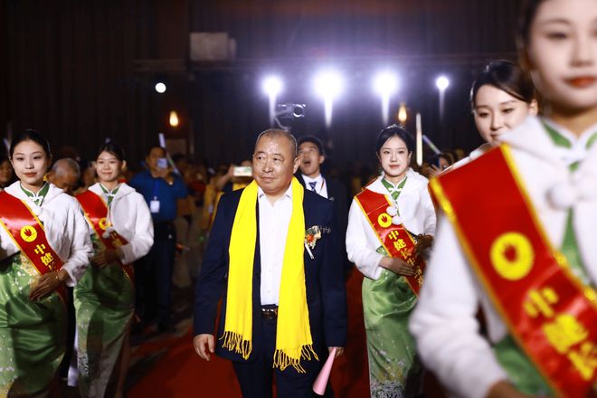 2024中国整体抗衰“干细胞营养液”新款发布暨表彰大会在安丘举行(图3)