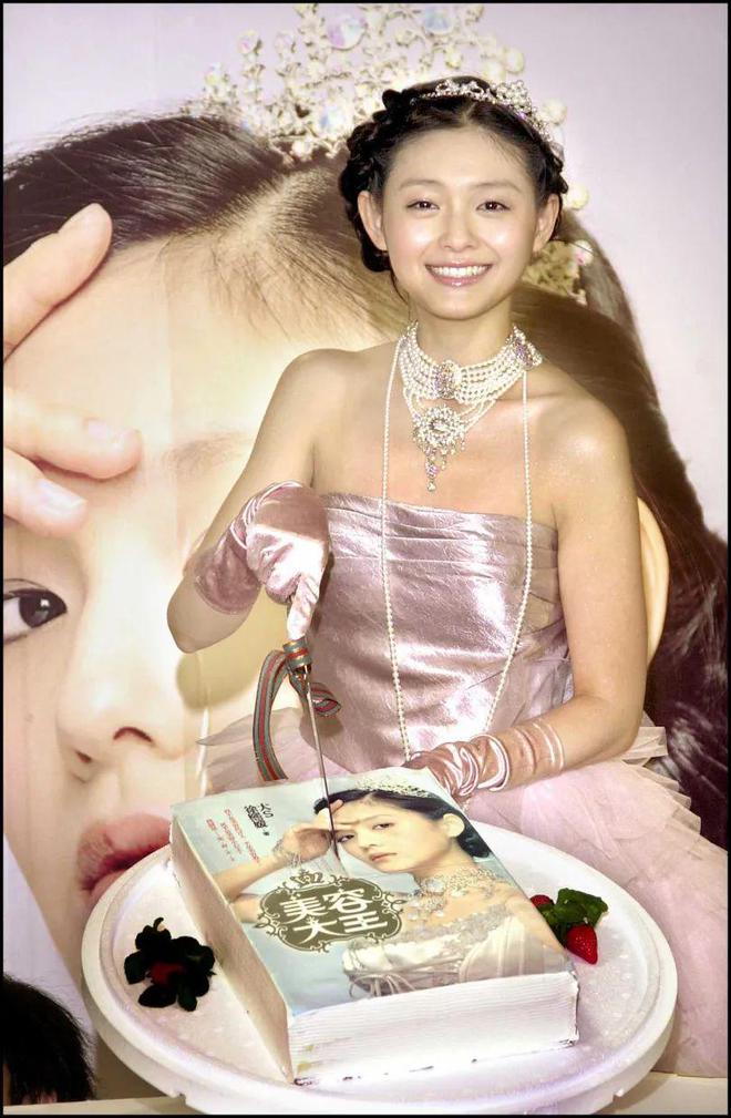 九游娱乐:热烈而美丽大S又做回美容大王了(图2)