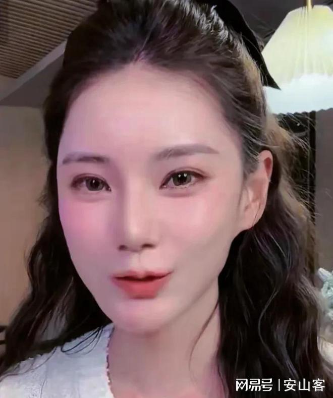 马筱梅直播汪小菲悠闲的逗鹦鹉筱梅给张兰买美容仪网友：(图3)