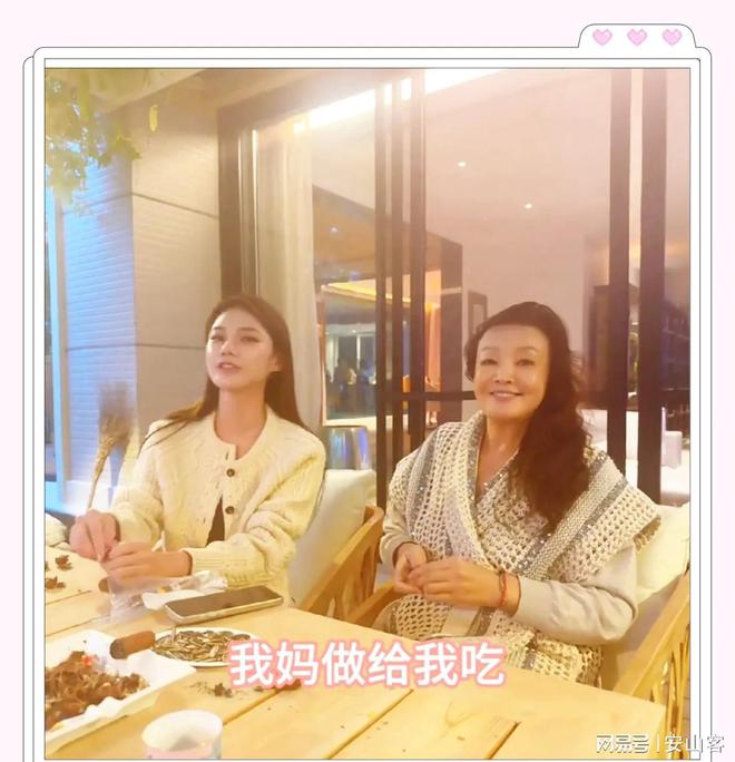 马筱梅直播汪小菲悠闲的逗鹦鹉筱梅给张兰买美容仪网友：(图6)