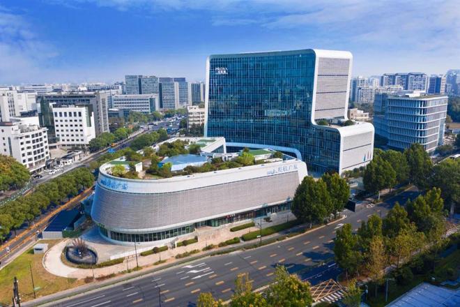 “中美化妆品品牌比较研究”项目组深入调研珀莱雅