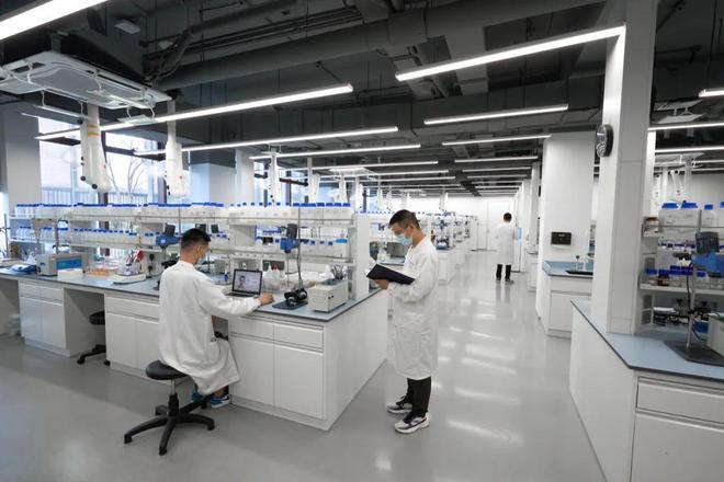 “中美化妆品品牌比较研究”项目组深入调研珀莱雅(图3)