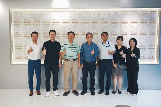 “中美化妆品品牌比较研究”项目组深入调研珀莱雅(图7)