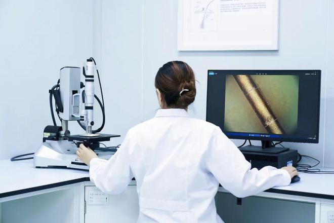 “中美化妆品品牌比较研究”项目组深入调研珀莱雅(图5)