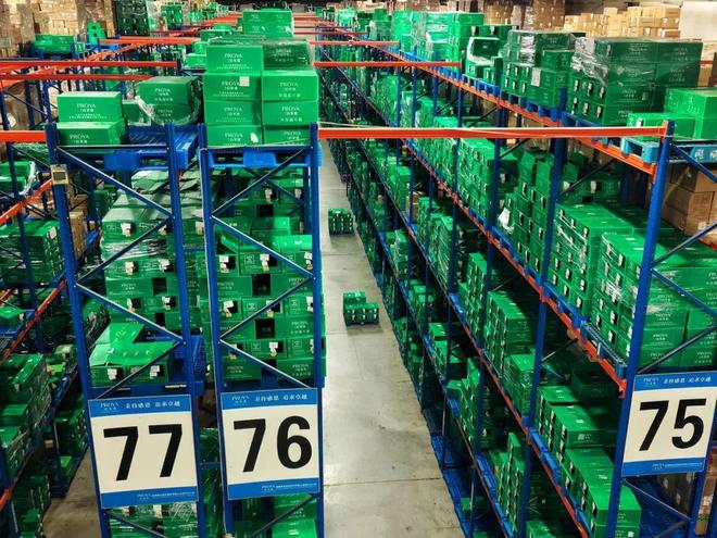 “中美化妆品品牌比较研究”项目组深入调研珀莱雅(图11)