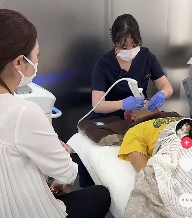 九游娱乐文化：曝61岁央视主持人王宁在日本做大血净全家人陪同其健康引担忧(图8)