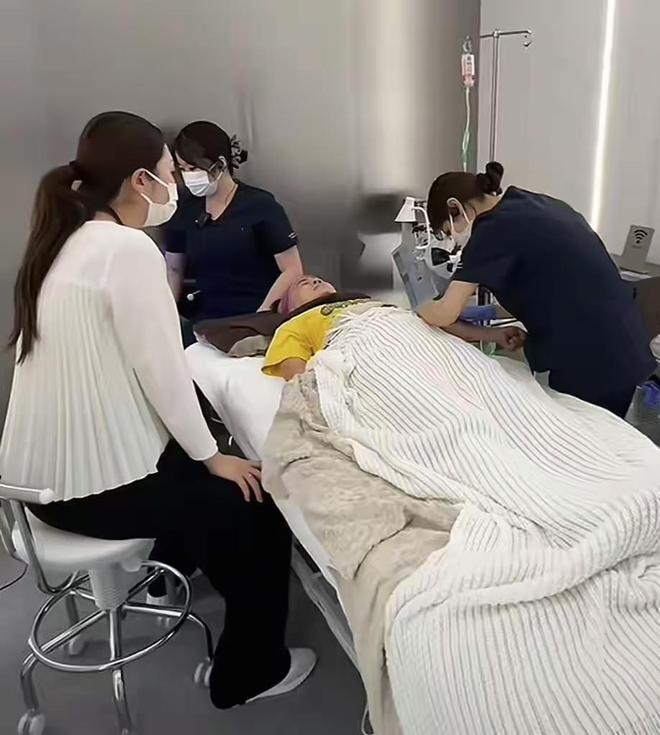 九游娱乐文化：曝61岁央视主持人王宁在日本做大血净全家人陪同其健康引担忧(图9)