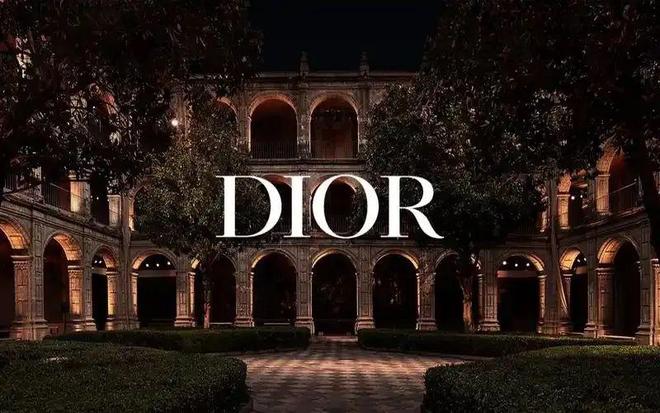 九游娱乐：拿美妆代言、跨界奢牌活动…王曼昱勇闯时尚圈易如反掌