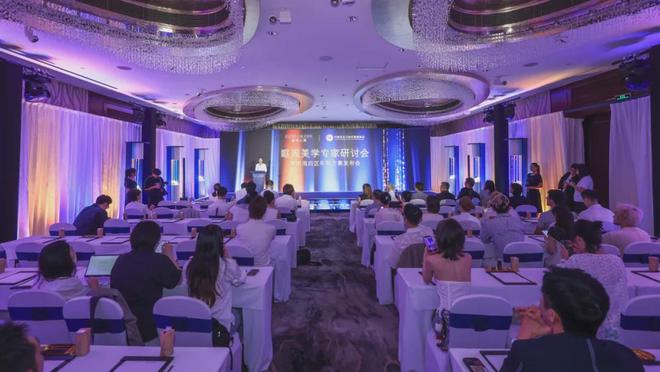 重磅新品发布雅诗兰黛定义眶周抗老新标准(图1)