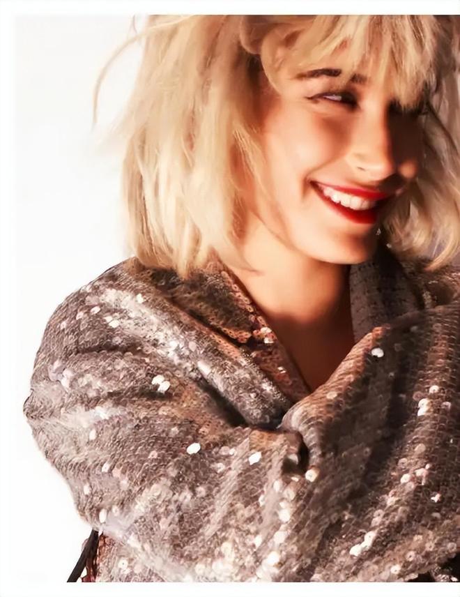 九游娱乐文化：HaileyBieber亲口承认医美经历！这一波坦白太炸了！(图2)