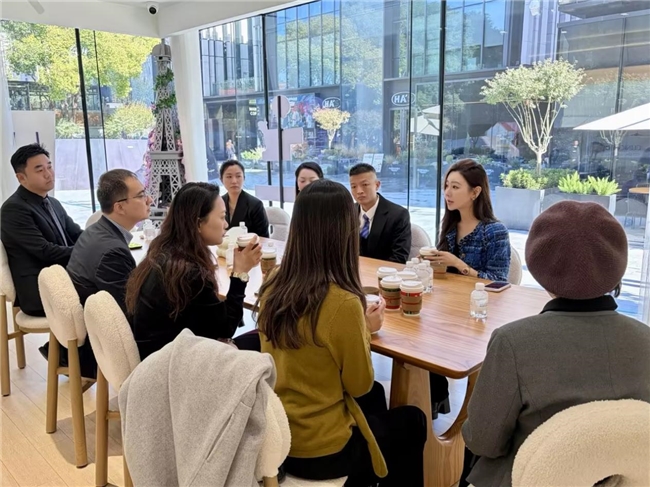 “妆械联合”引领行业新纪元雅诗兰黛倩碧全球高管团队参访翻范时尚医美(图7)