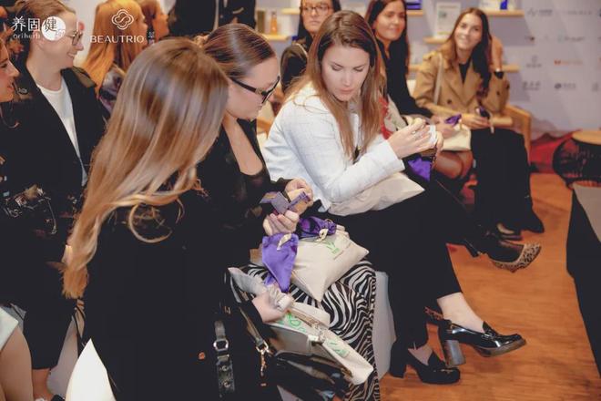 东方延衰赢世界掌声养固健萃雅法国获奖破局延衰市场(图1)